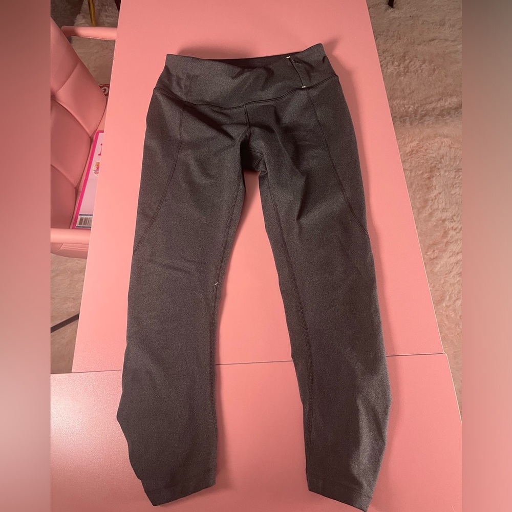 Calia By Carrie Underwood Gray pleated ankle cropped pants‎ in grey